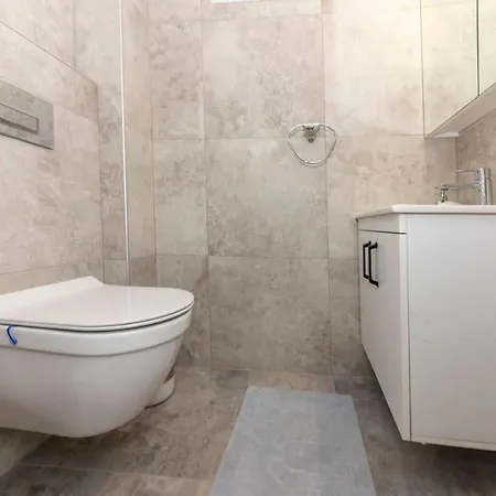 Pleasant House With Splendid View In The Heart Of Bodrum 빌라
